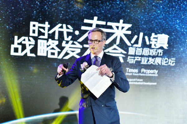 美国斯坦福大学商学院金融和战略系客座教授Stephen E. Roulac.jpg