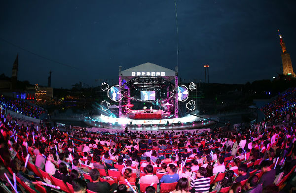 图片12:舞台夜景.jpg